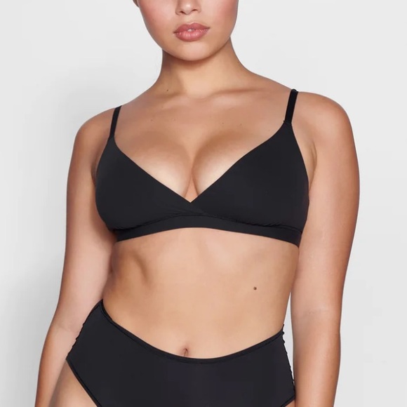 SKIMS Other - onyx skims fits everybody crossover bralette